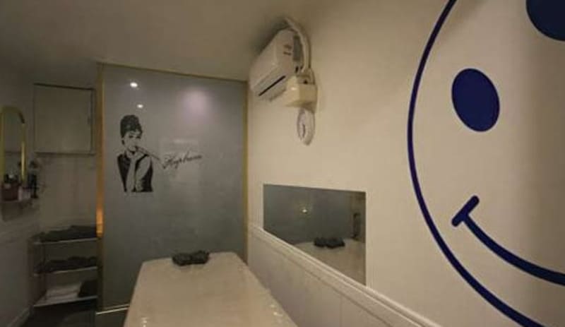 블루문 힐링샵 내부 인테리어