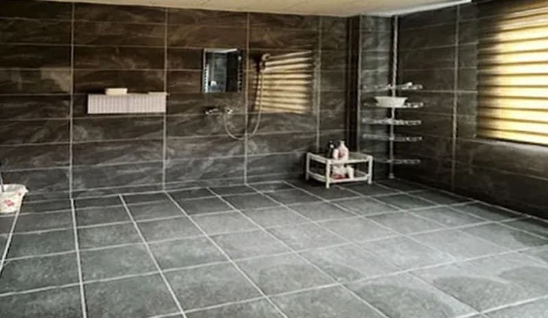 제주 신세계 마사지샵 청결한 욕실 내부사진